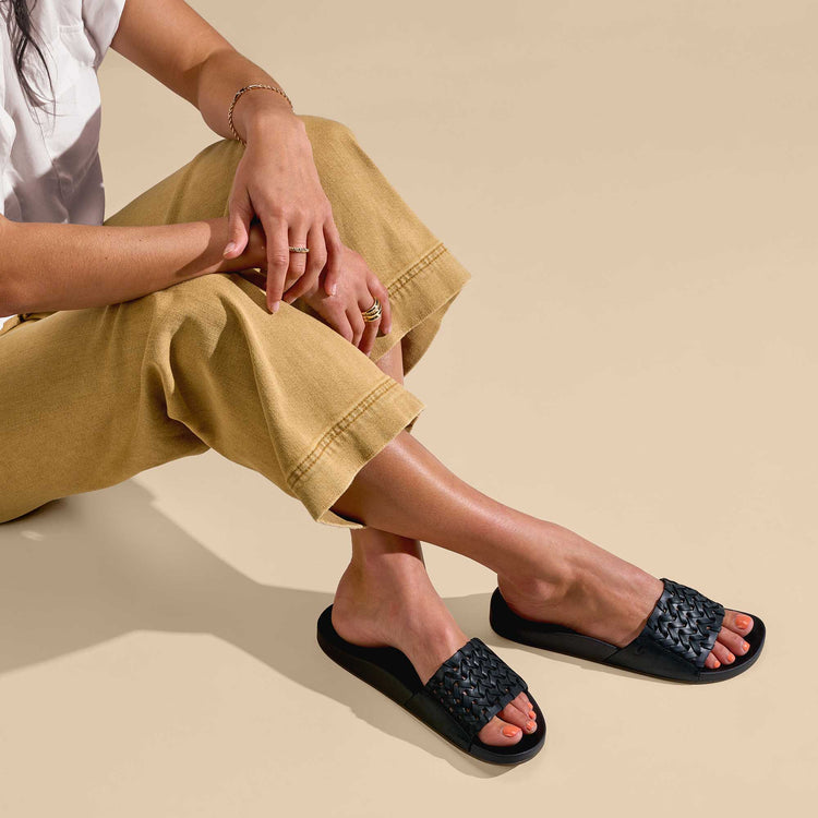 Kamola Women’s Woven Slide Sandals